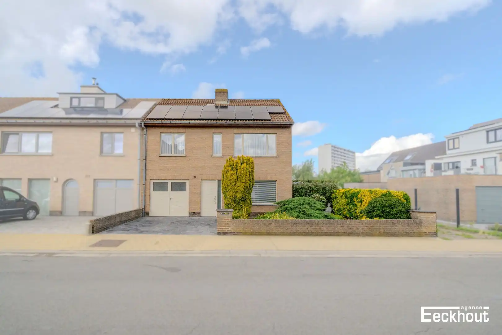 Instapklare halfopen woning nabij het strand op de grens tussen Oostende en Bredene! foto {{pictureIndex}}