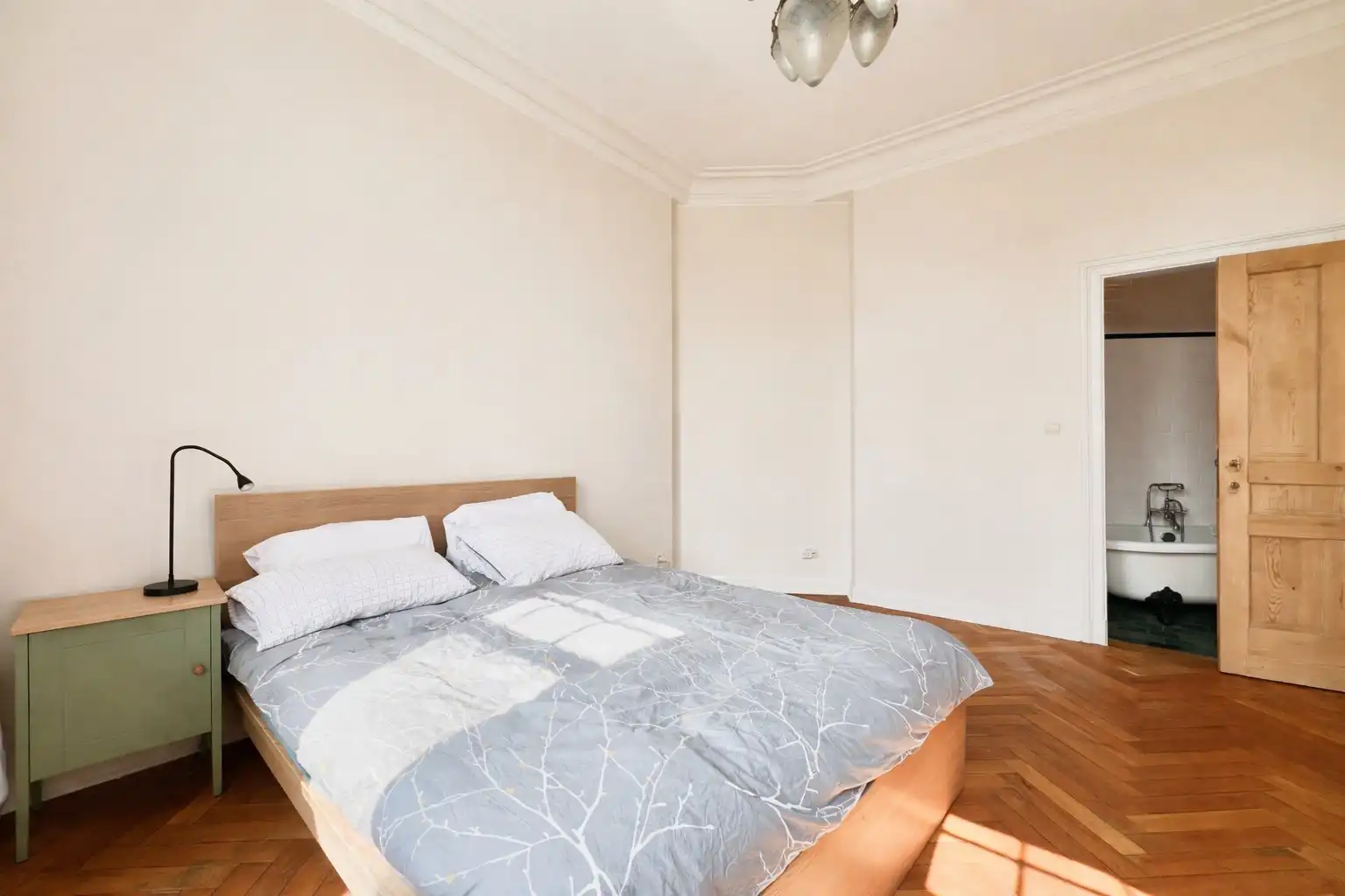 Elegante en instapklare 2-slaapkamerappartement in het groeiende Zurenborg foto 6