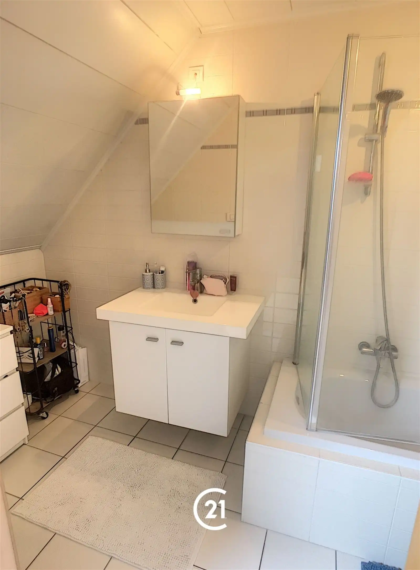 Instapklaar duplexappartement in klein gebouw nabij centrum Appelterre. foto 12