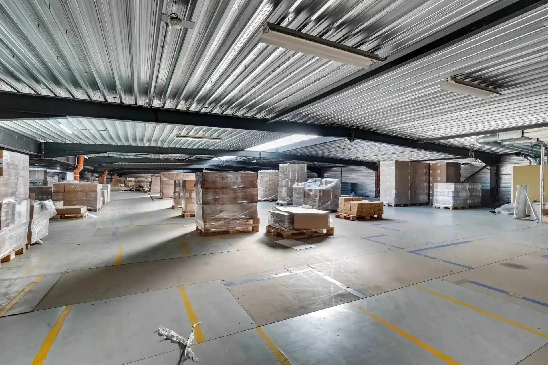 Industrieel gebouw op strategische locatie foto 10