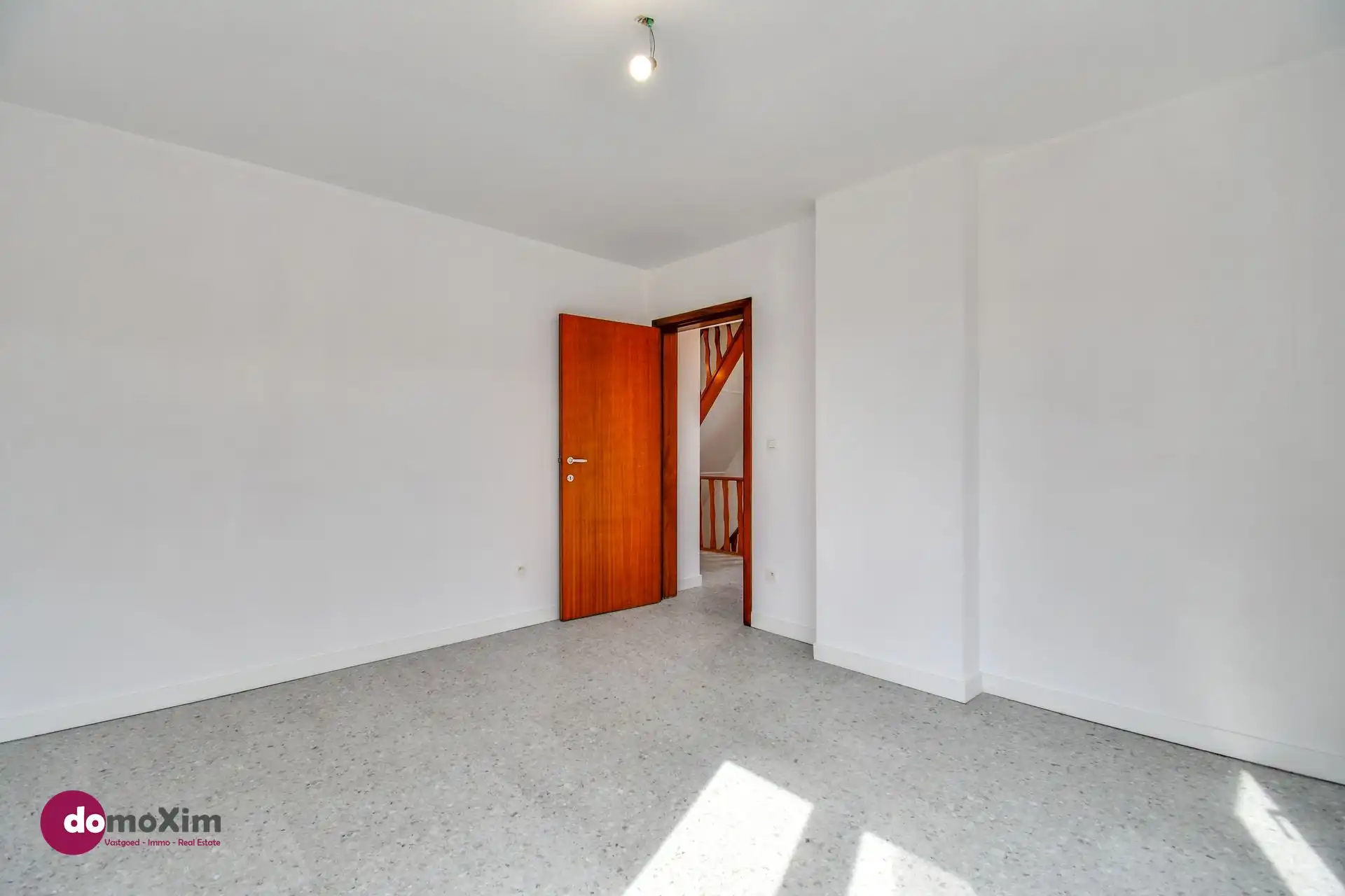 Gerenoveerde woning met loods, stallen en serre op een terrein van 32 are foto 13