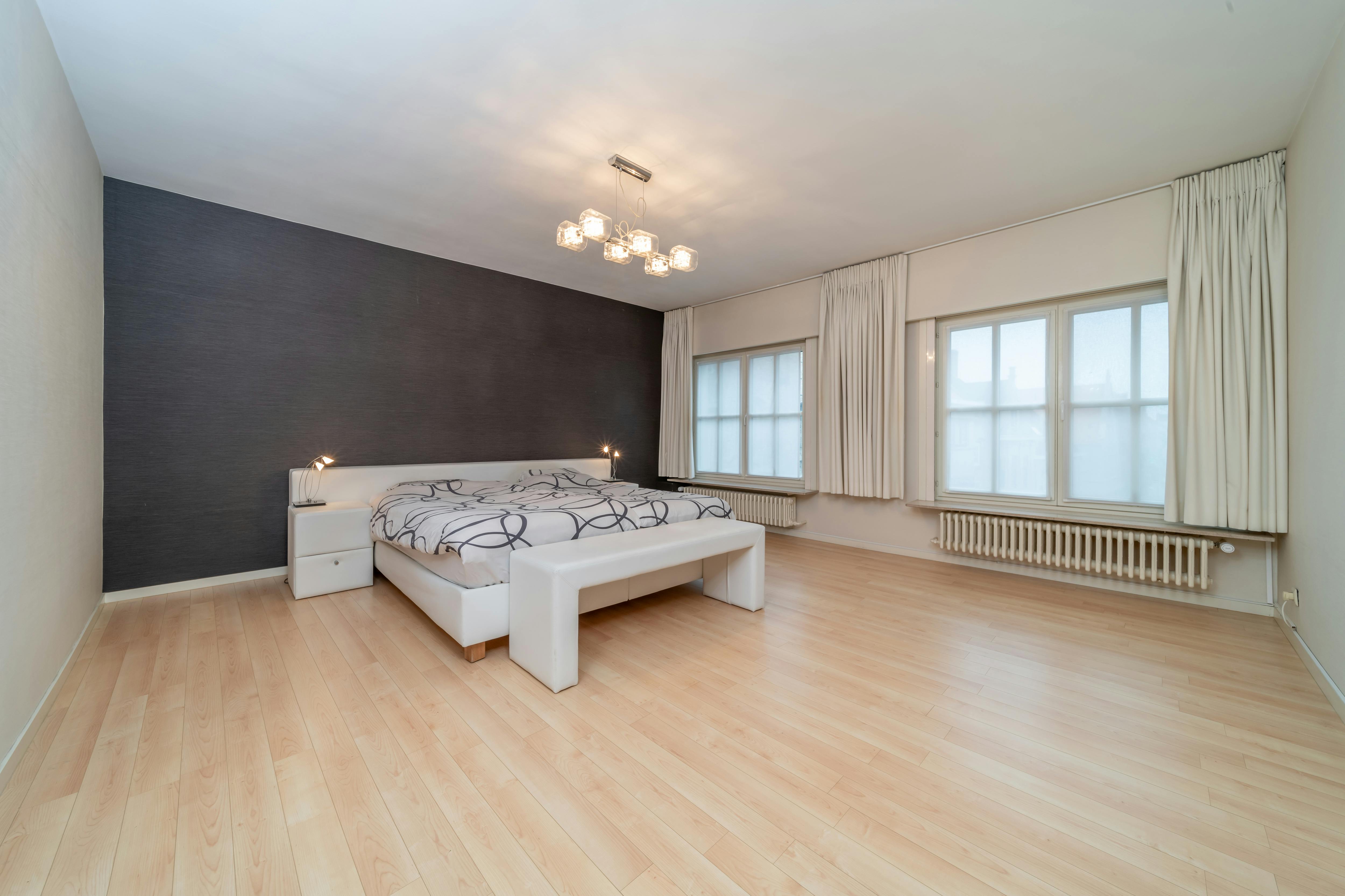 Riante woning met handelsgelijkvloers te koop in het centrum van Veurne. foto 6