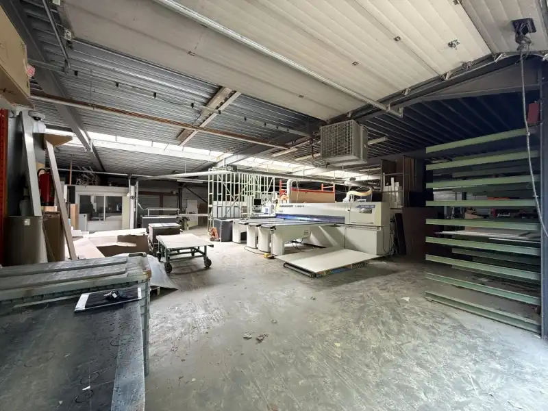 Veelzijdig bedrijfsgebouw langs de Dender met showroom, kantoren & parking foto 19