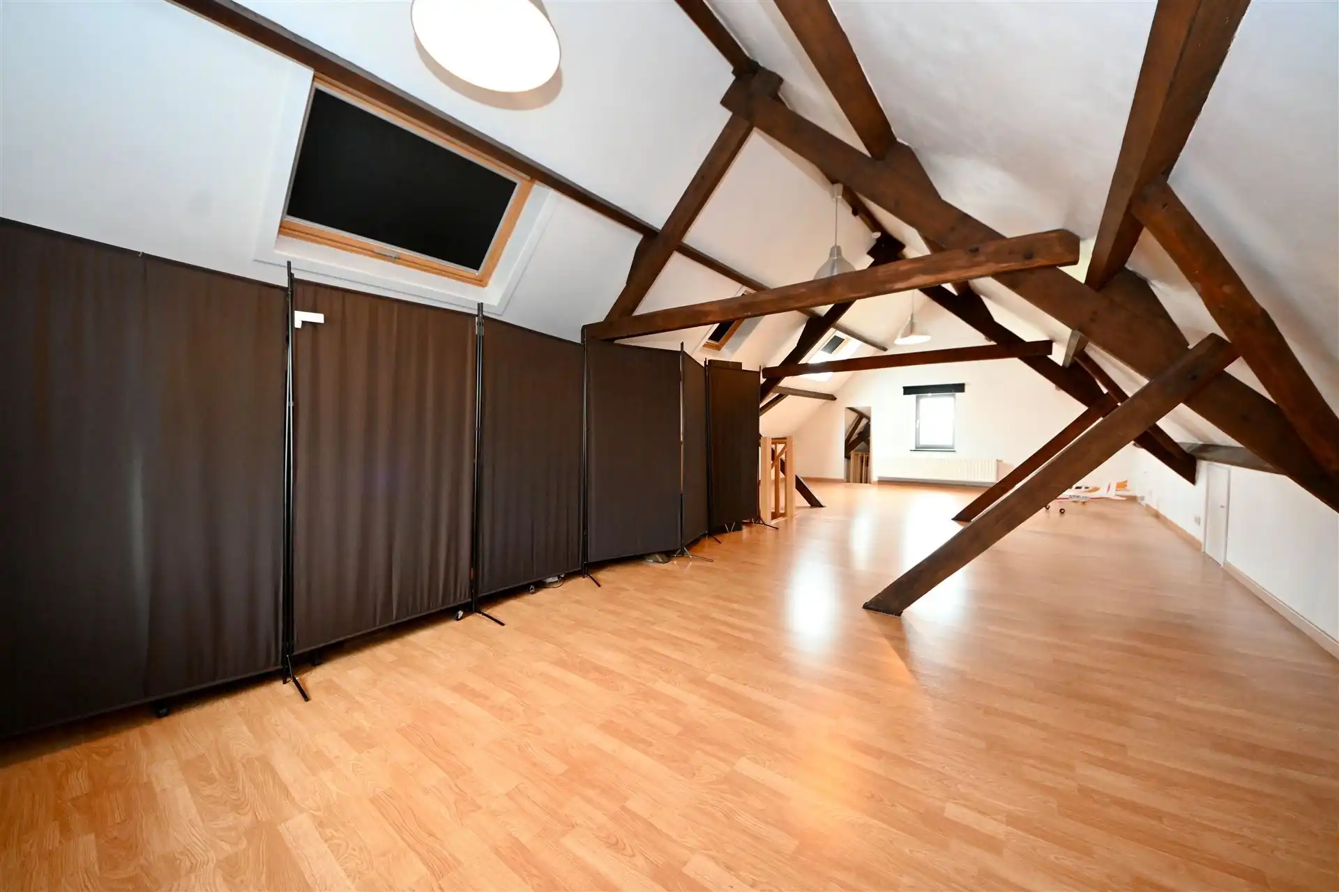 Woning met 4 slaapkamers en garage.  foto 14