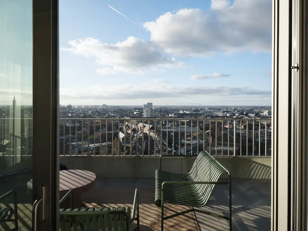 Luxe penthouse (bj. 2021) met twee kamers en een uitzonderlijk terras met panoramisch zicht over Gent en zijn torens. foto 8