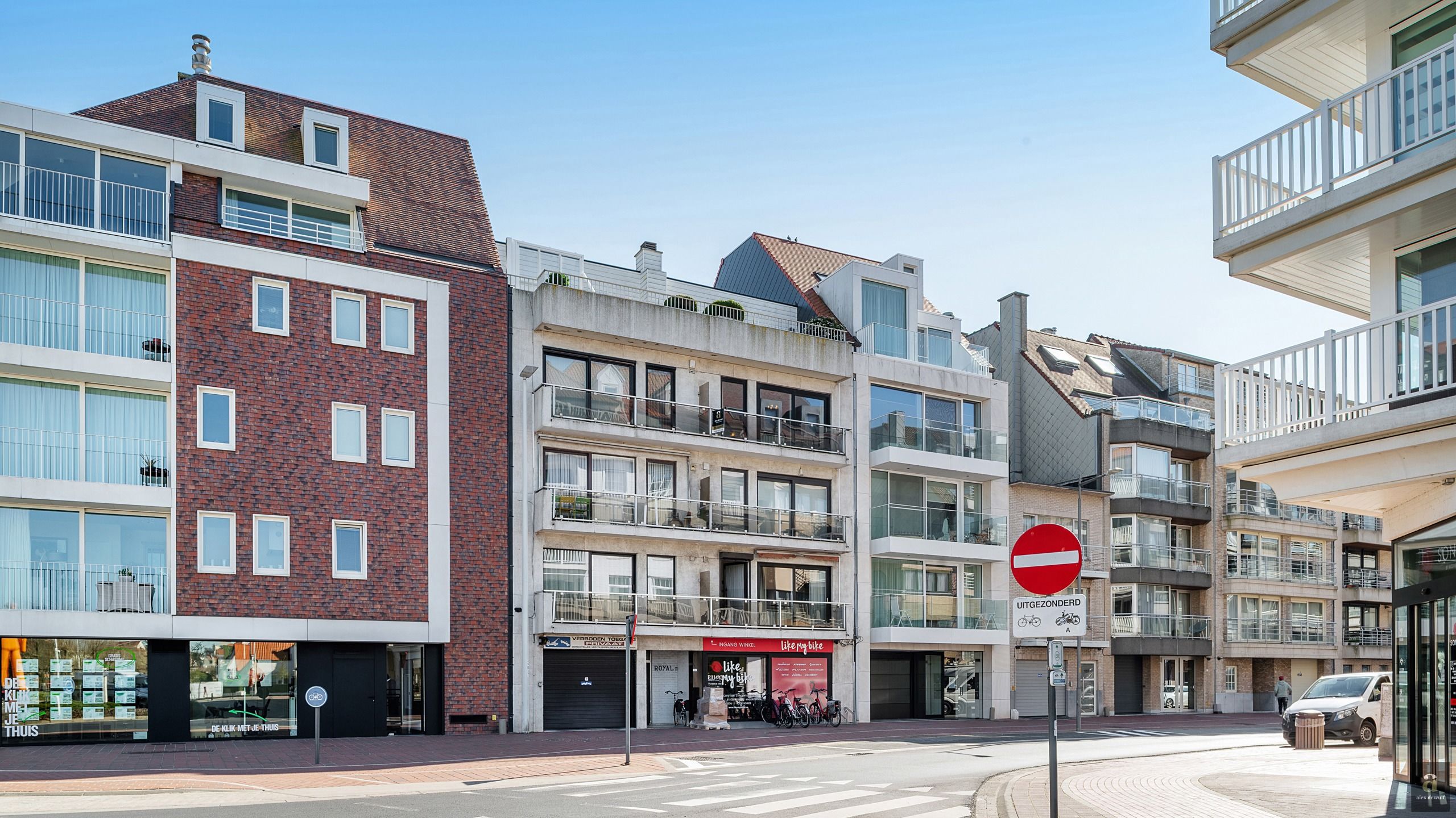 Breed appartement met 2 grote kamers (85 m²) met open zicht foto 2