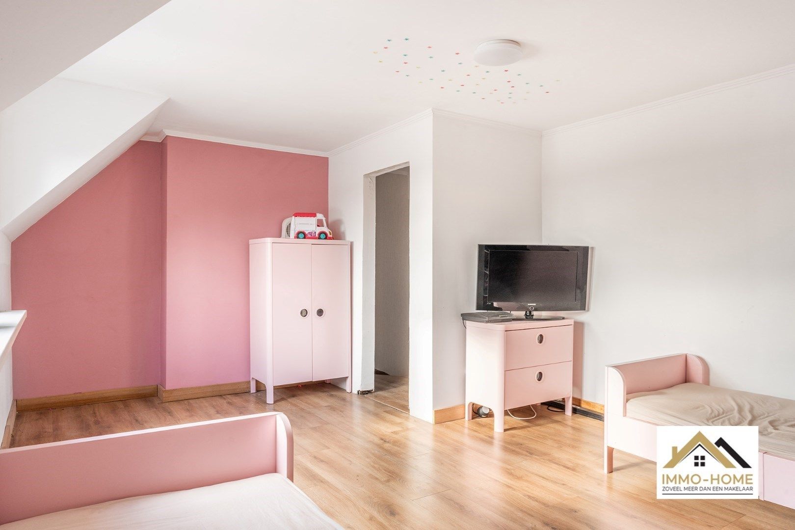 Deels gerenoveerde woning vol potentieel  foto 8