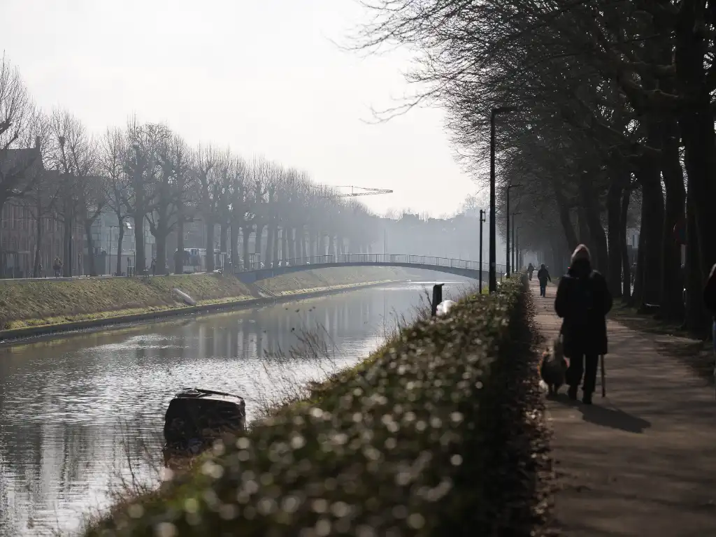 Coupure Rechts. Kwalitatief gerenoveerd 2 slpk-appartment met terras op een boogscheut van het stadscentrum. foto 13