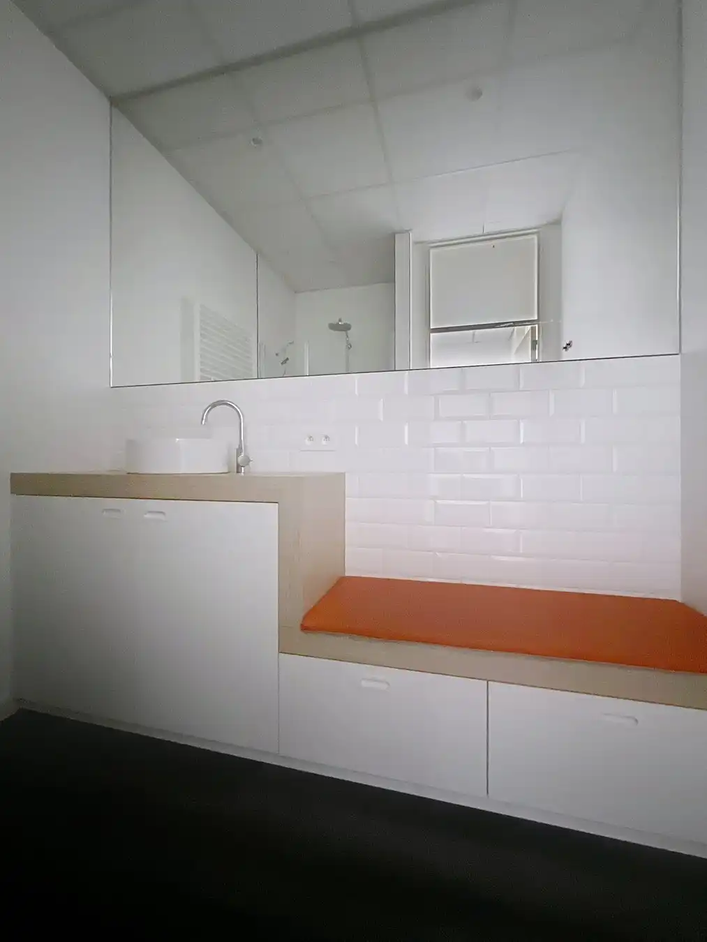 Instapklaar lichtrijk GERENOVEERD pand met mooie open kantoor/praktijkruimte en 4 aparte burelen/consultatieruimtes. foto 23