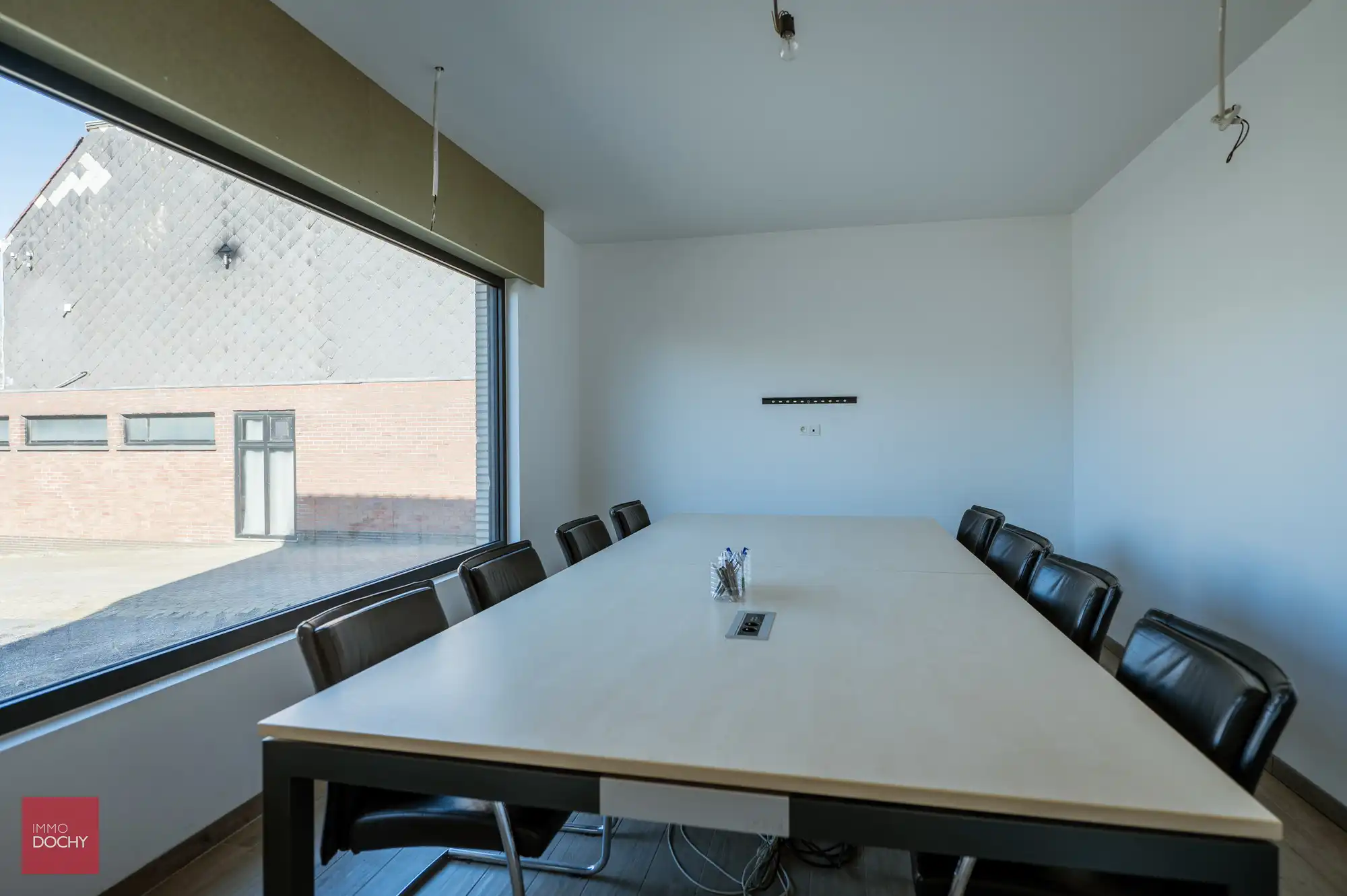 Commercieel gelegen vernieuwde villa met burelen, magazijn en woonst | Gauwelstraat foto 6