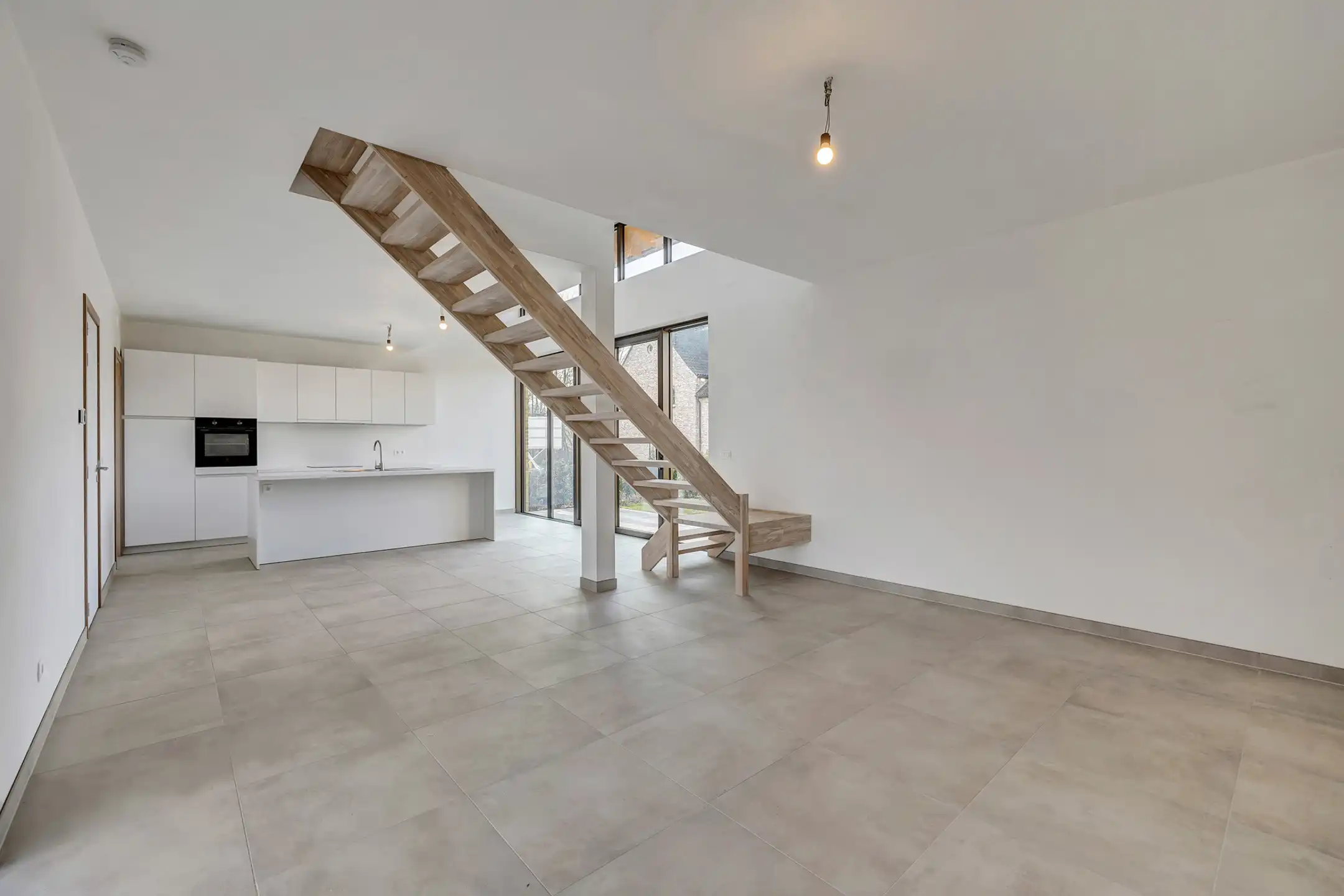 Prachtige nieuwbouwwoning in uniek woonerf foto 8