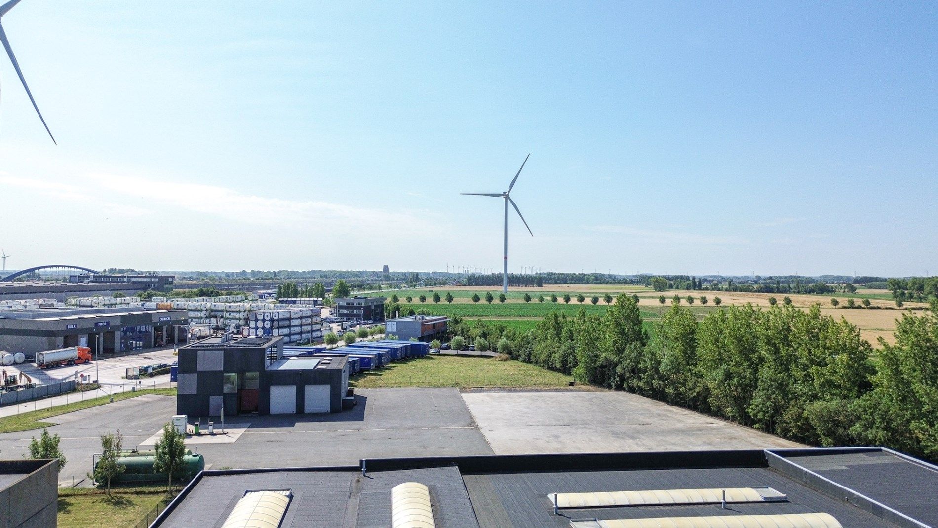 Uniek bedrijventerrein op toplocatie te Zeebrugge - 11.948 m² aan mogelijkheden!  foto 3