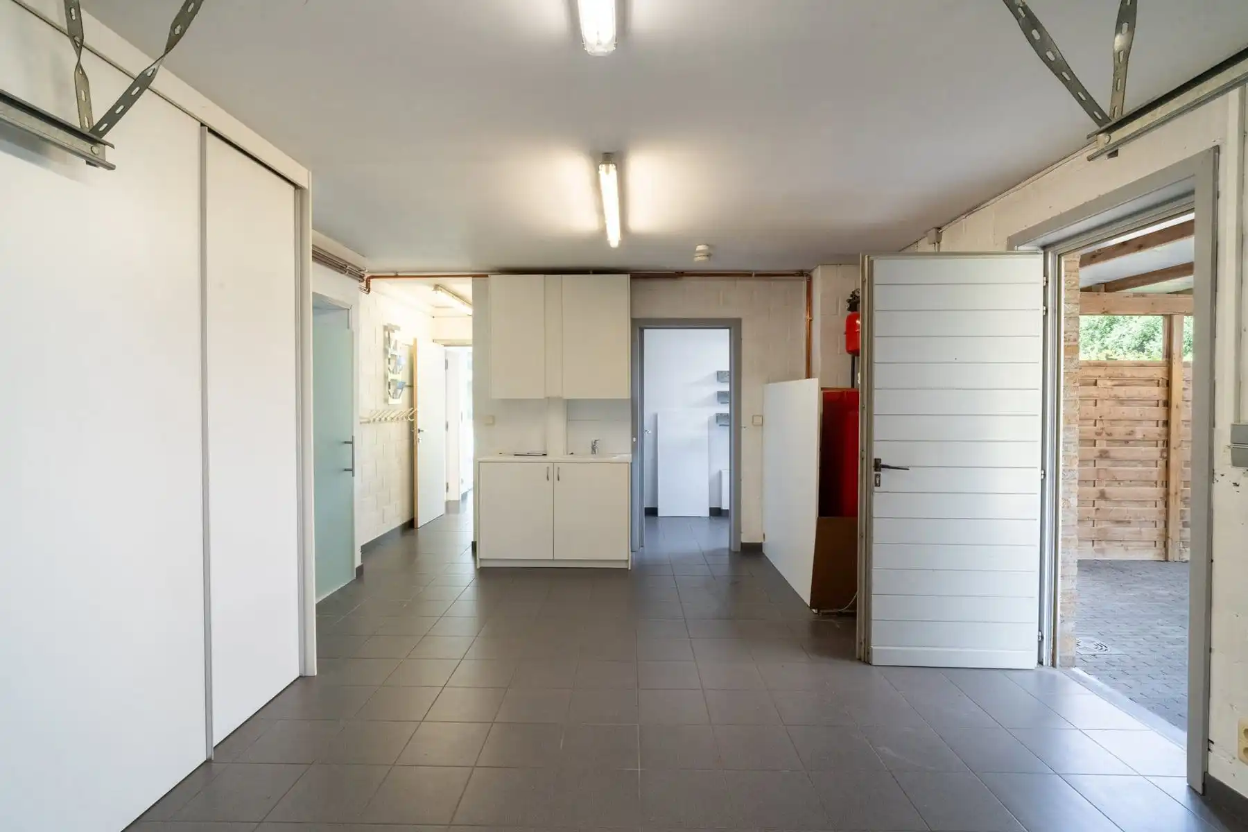 Knappe villa met zuidgerichte tuin, zwembad en poolhouse foto 19
