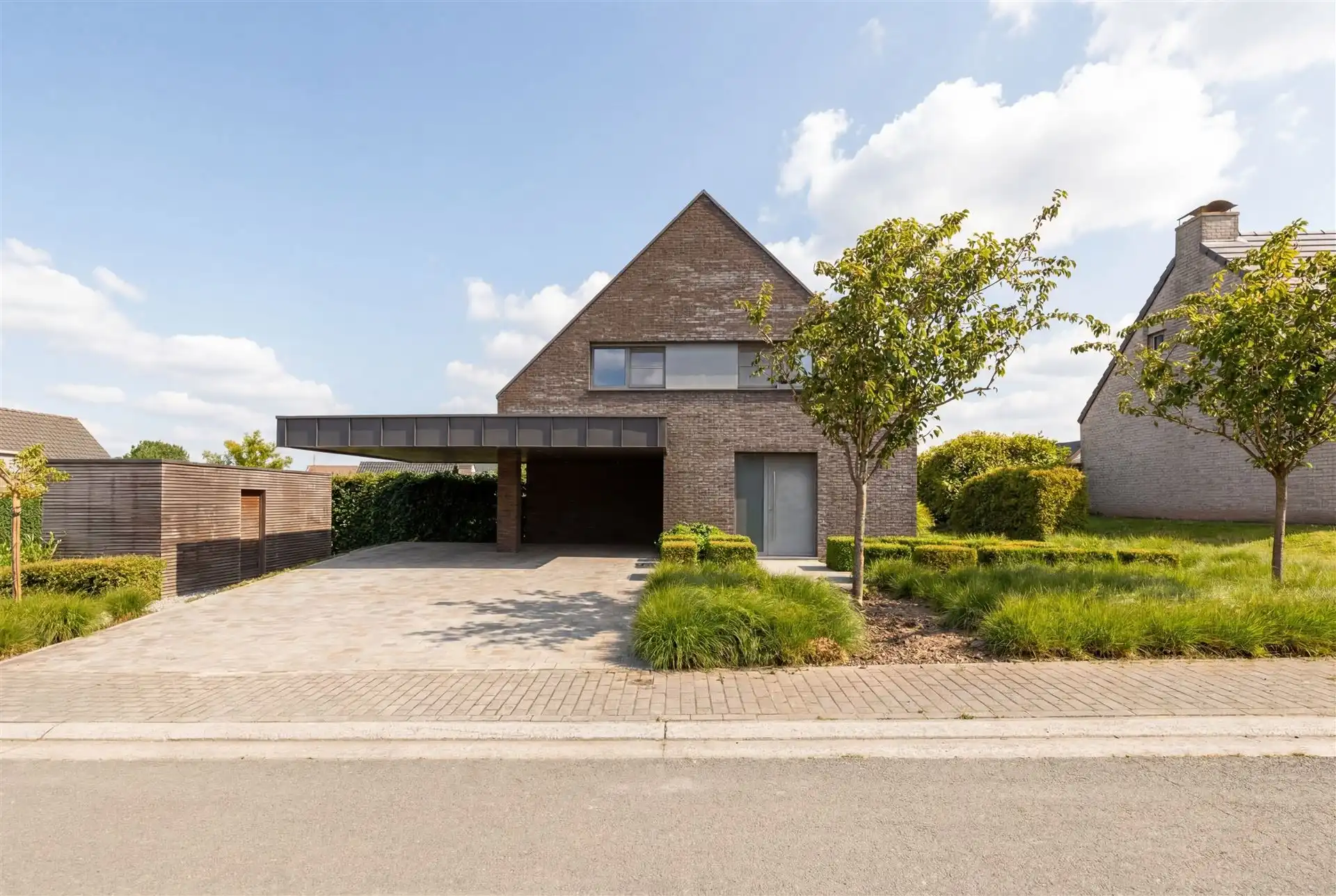 Modern wonen in een rustige, groene omgeving foto {{pictureIndex}}