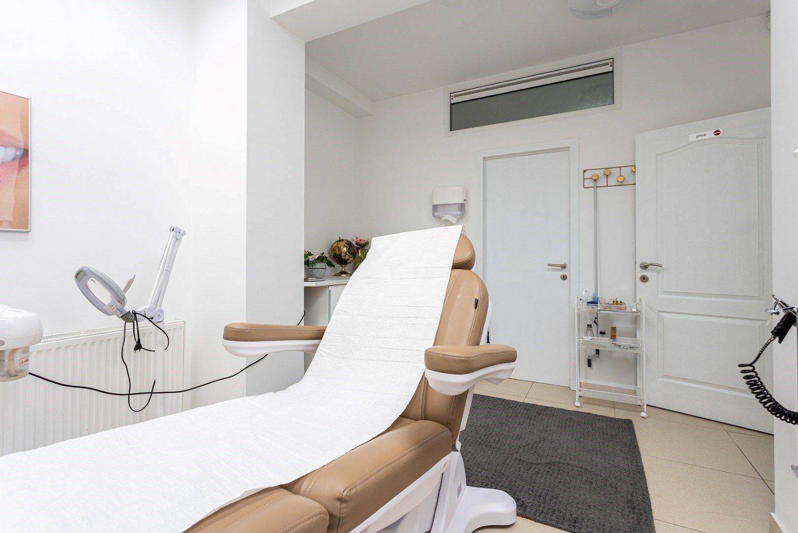 Handelsgelijkvloers of kantoorruimte met centrale ligging! foto 9