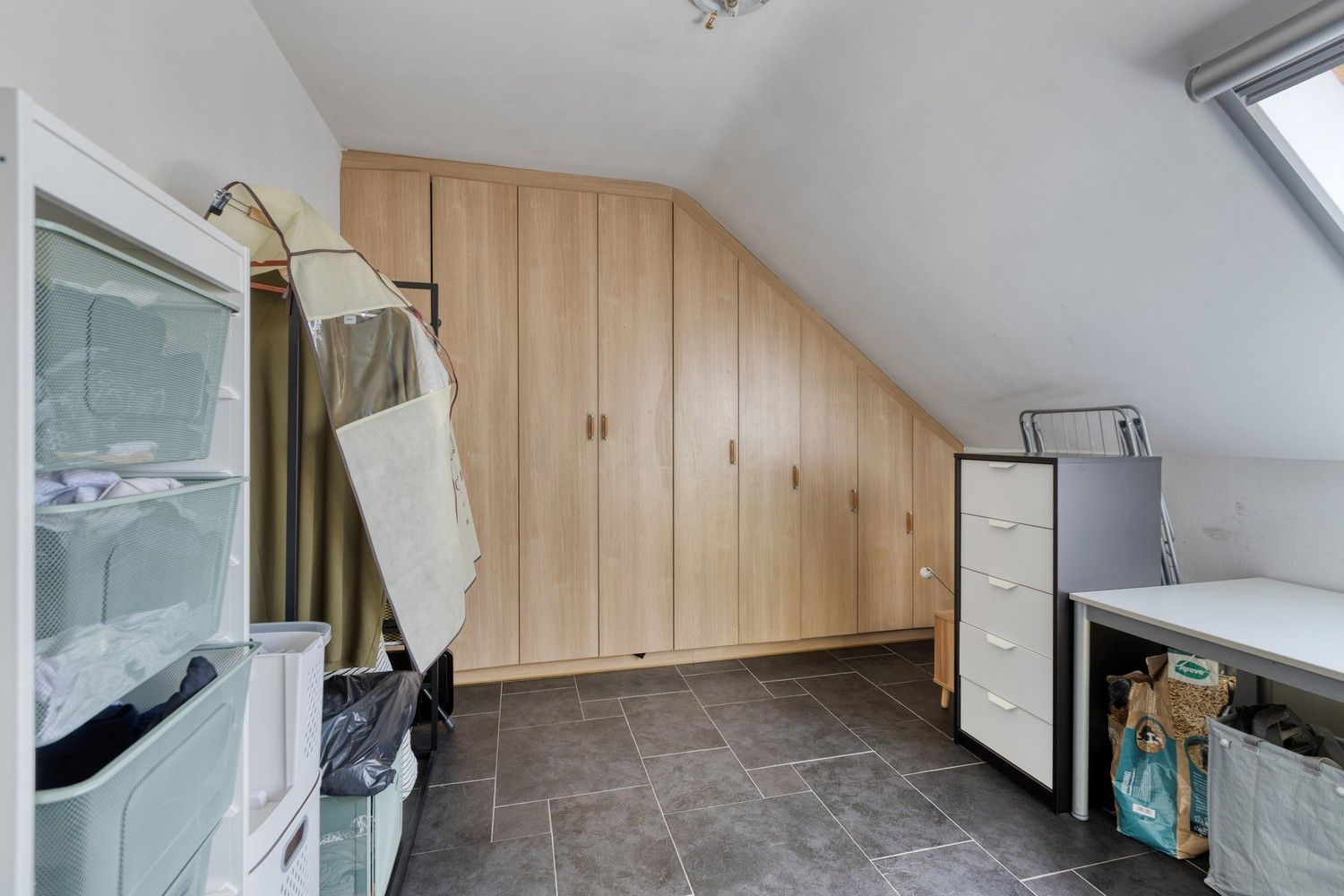 Gezellig duplex-appartement met 3 slaapkamers aan de Groenstraat in Kuringen, Hasselt. foto 14