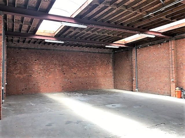 INSTAPKLAAR MULTIFUNCTIONEEL MAGAZIJN MET RUIME PARKING OP EEN TERREIN VAN 314 m² foto 6