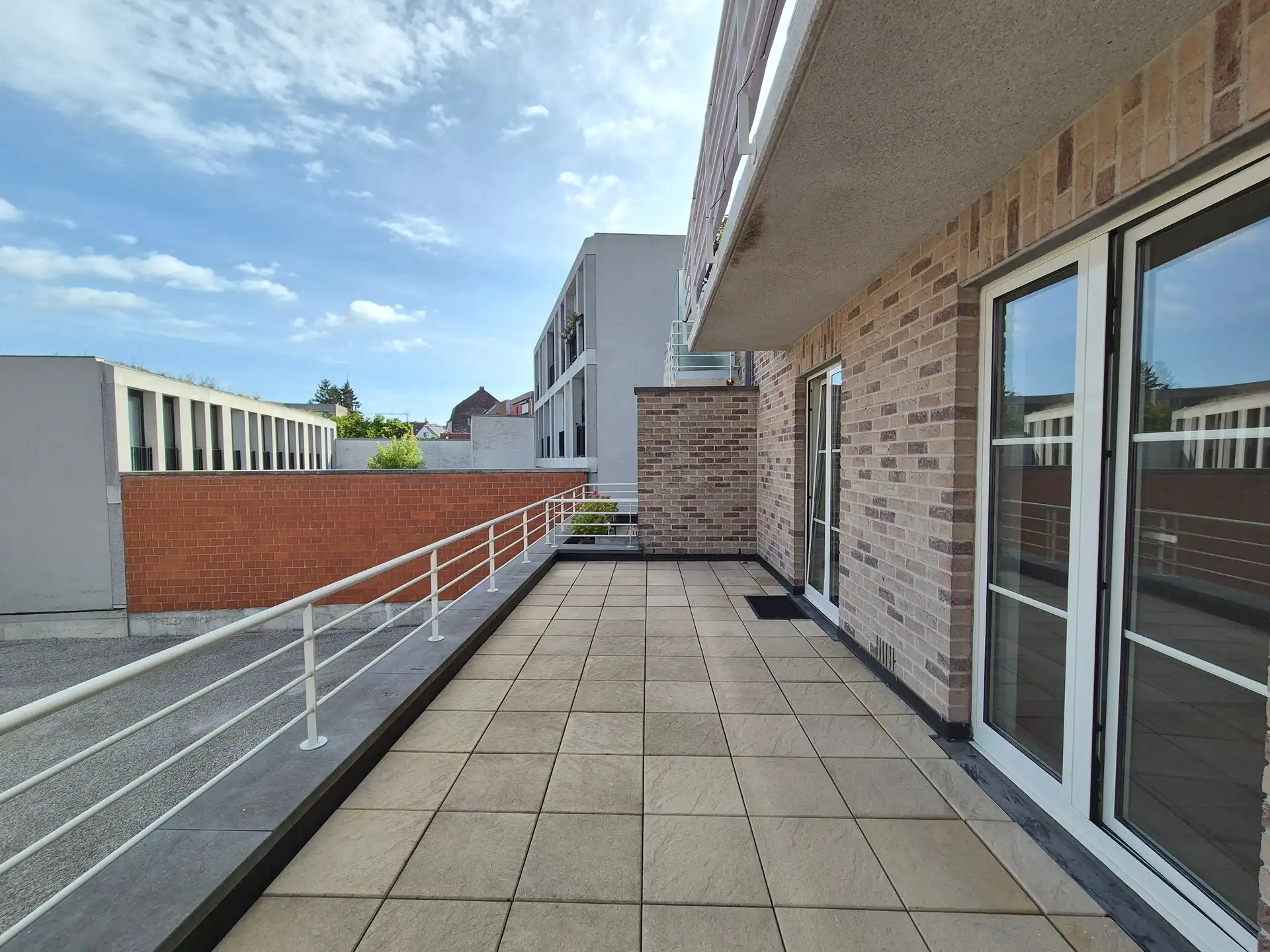 Instapklaar appartement met 2 slaapkamers, terras en lift — centraal in Wetteren foto 16