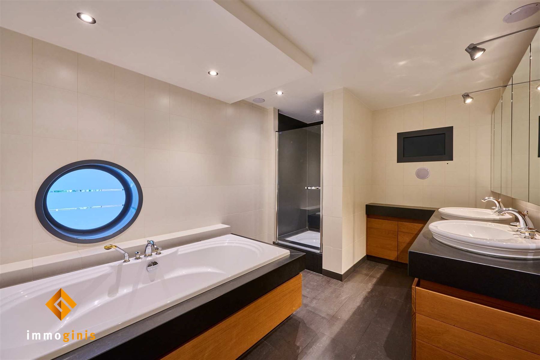 Zéér ruime woning met 3 tot 6 slaapkamers en praktijkruimte. Perceel van 7a86ca in centrum Bocholt! foto 9