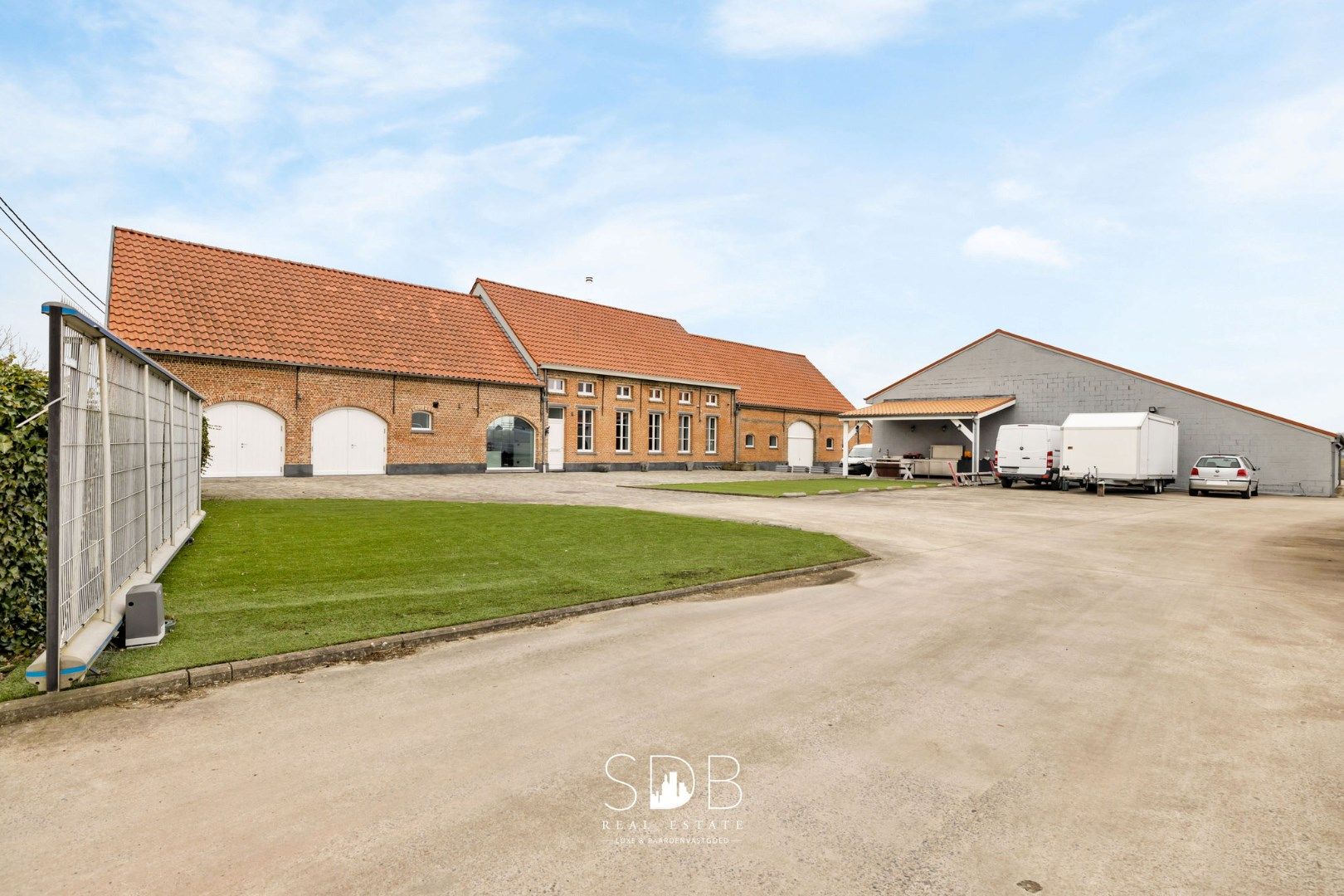 Prachtige villa in hoevestijl met bijgebouwen en graslanden op 89.070m² foto 30