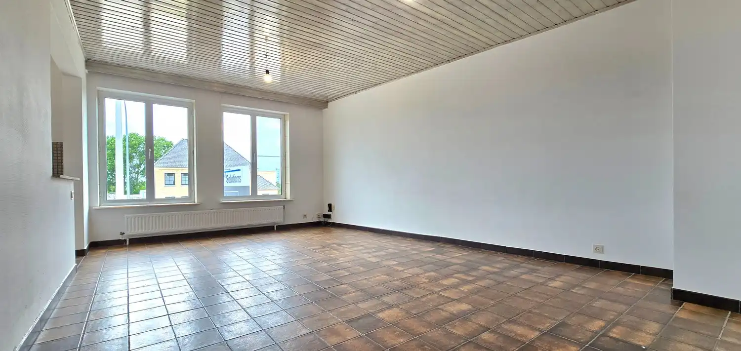 Instapklaar 2-slaapkamer appartement met garage, autostaanplaats en kelderberging foto 5