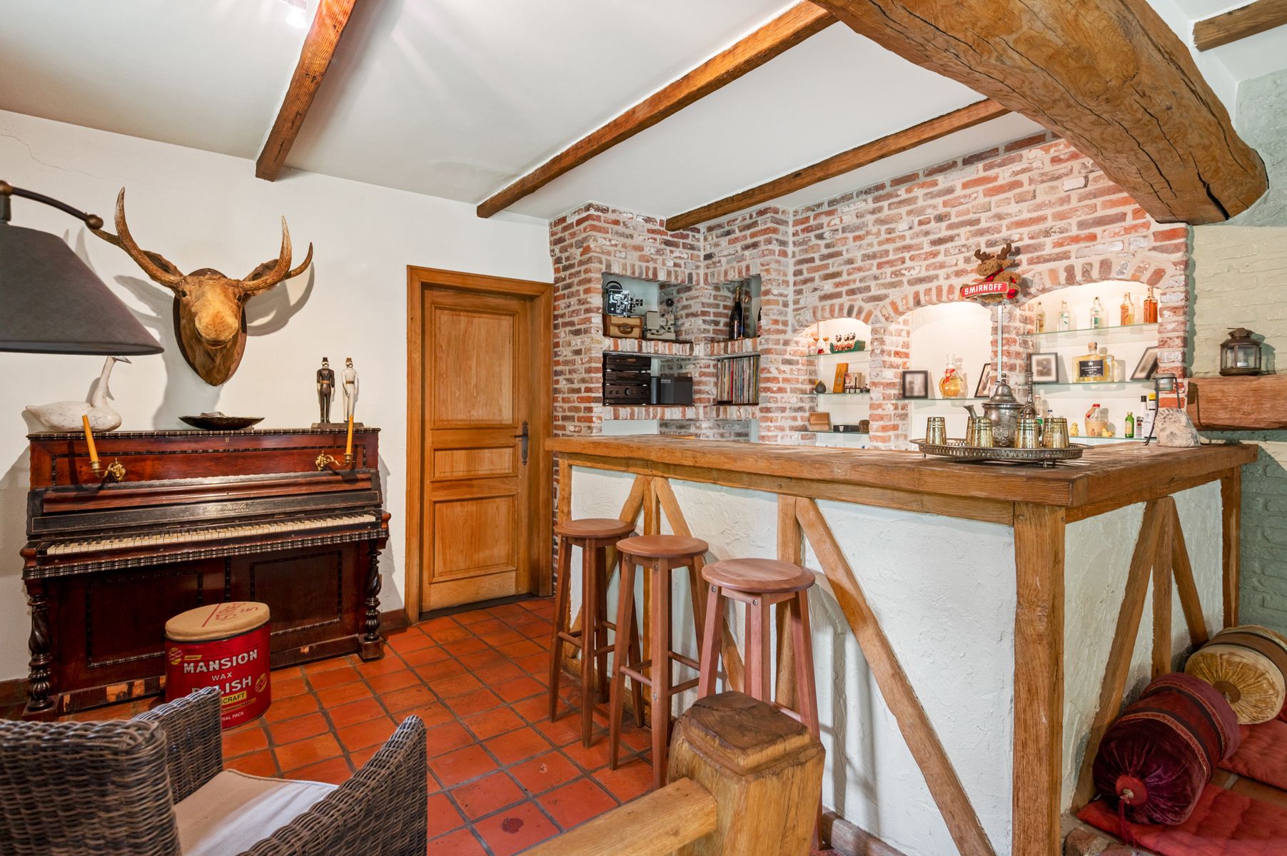 Ruime villa met aparte praktijkruimte op ca. 2.168 m2. foto 9