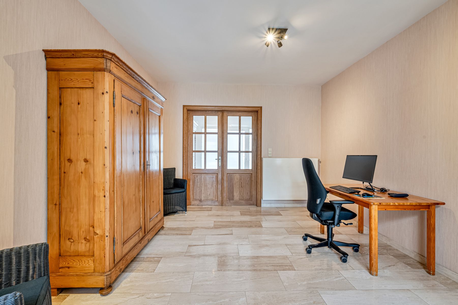 Goed gelegen, ruime gezinswoning met garage foto 4