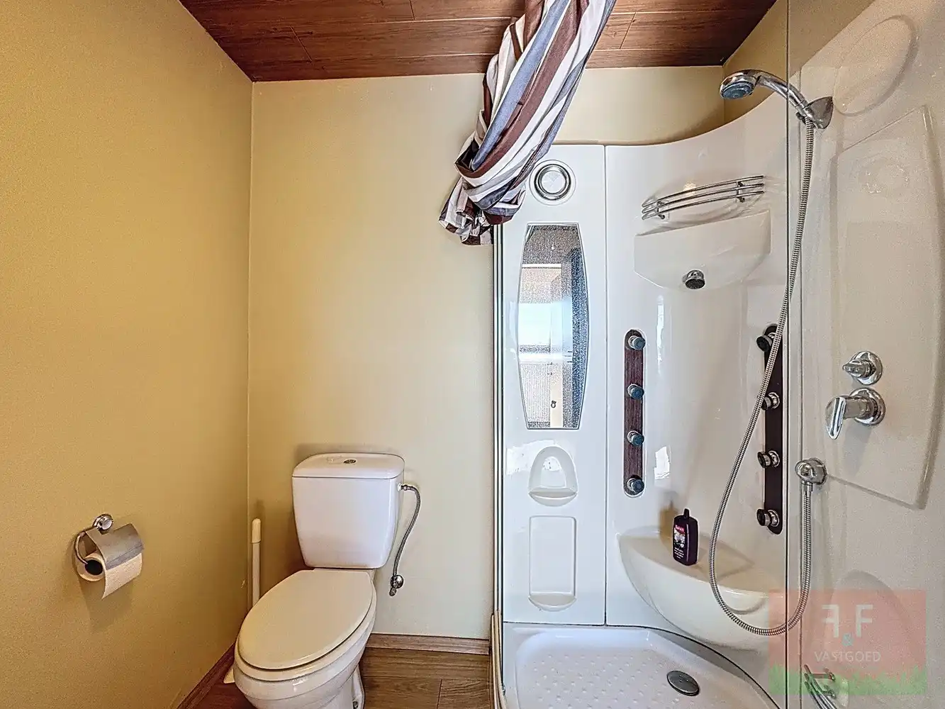 Vrijstaande eengezinswoning met 4 slaapkamers en 2 badkamers foto 25