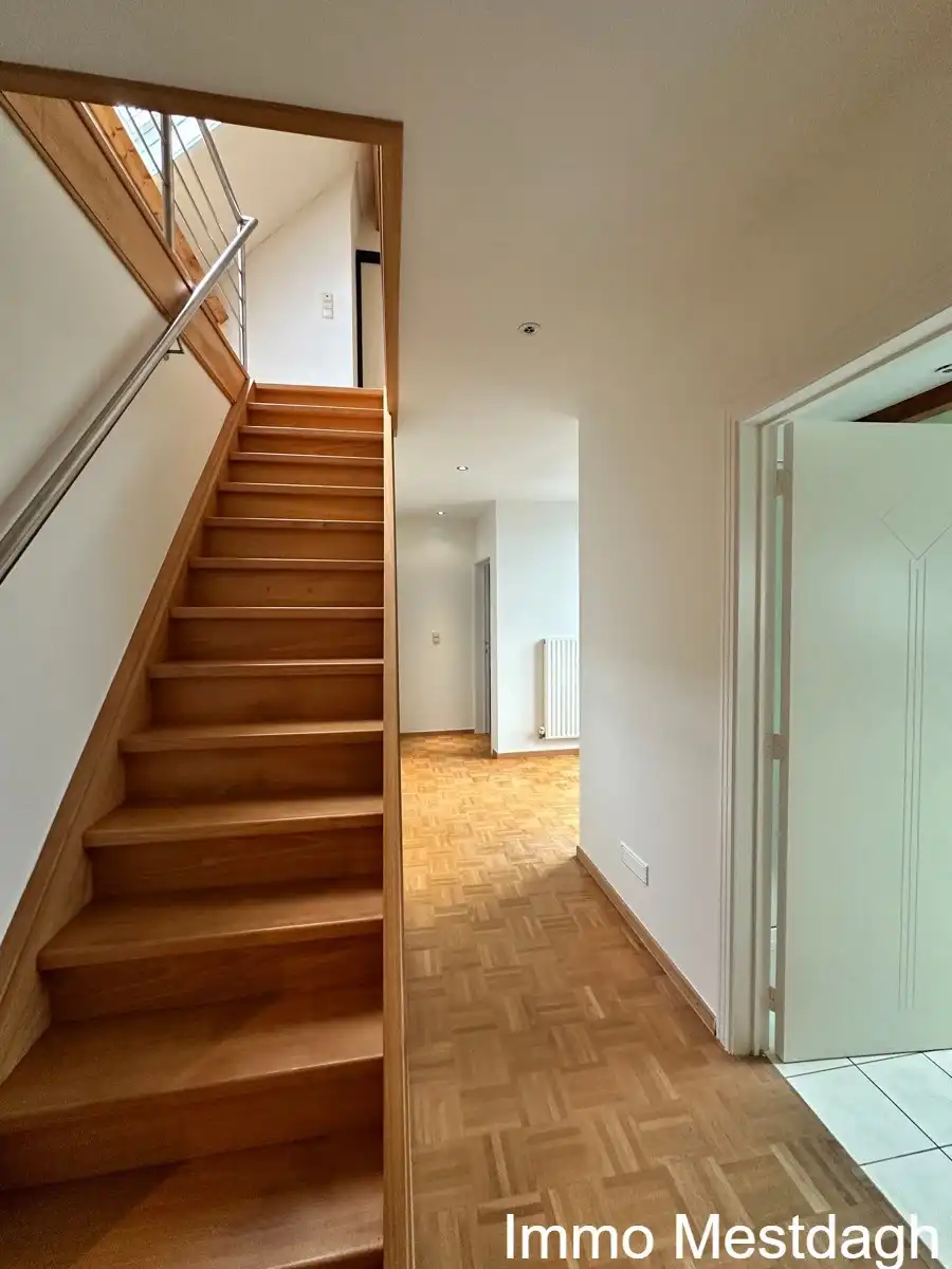 Gerenoveerde instapklare woning met tuin & terras & garages foto 35