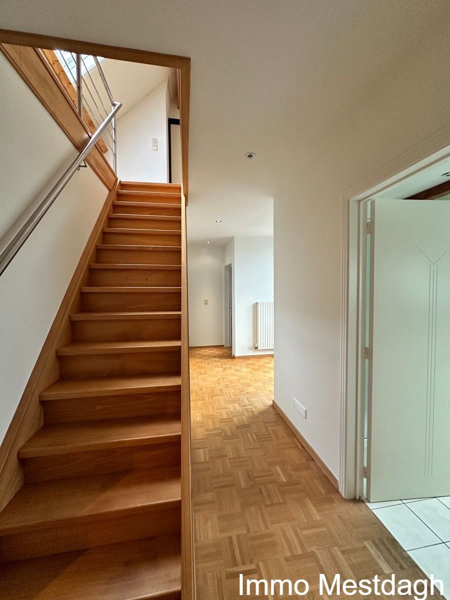 Gerenoveerde instapklare woning met tuin & terras & garages foto 35