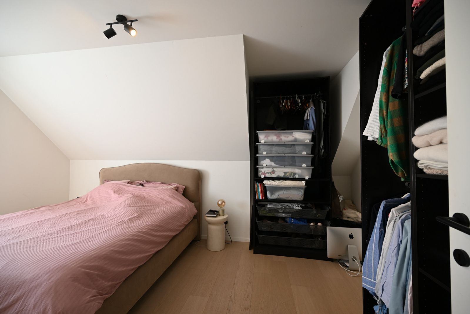 Gezinsvriendelijke Woning met Open Keuken, Tuin parkeerplaats en Garage foto 13