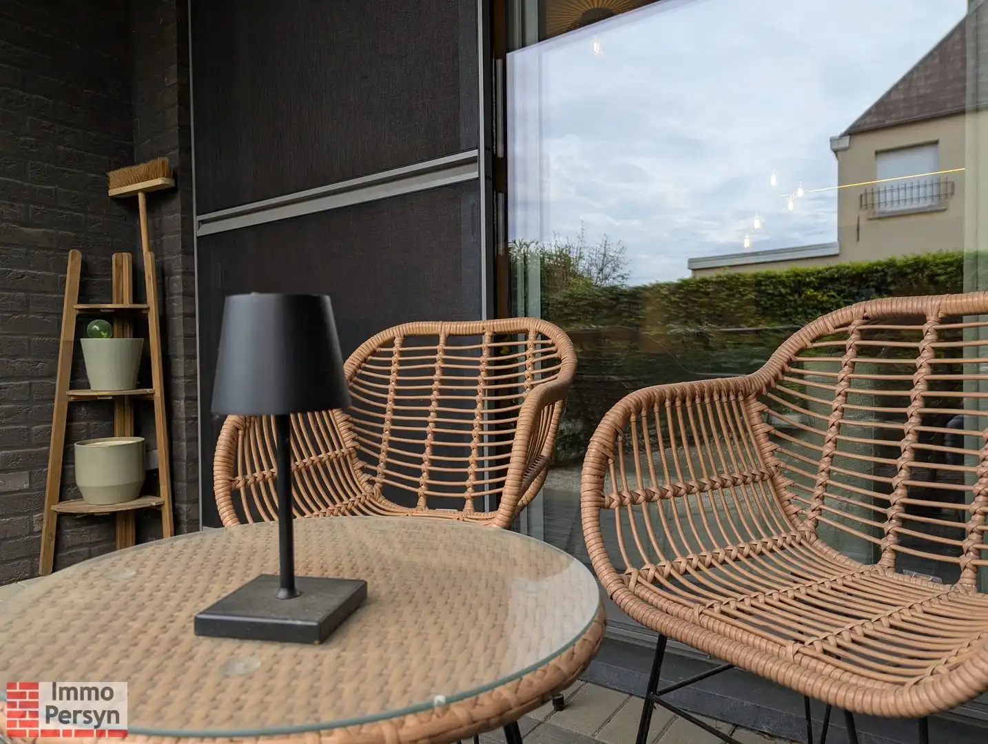 Gelijksvloer appartement met tuintje foto 9