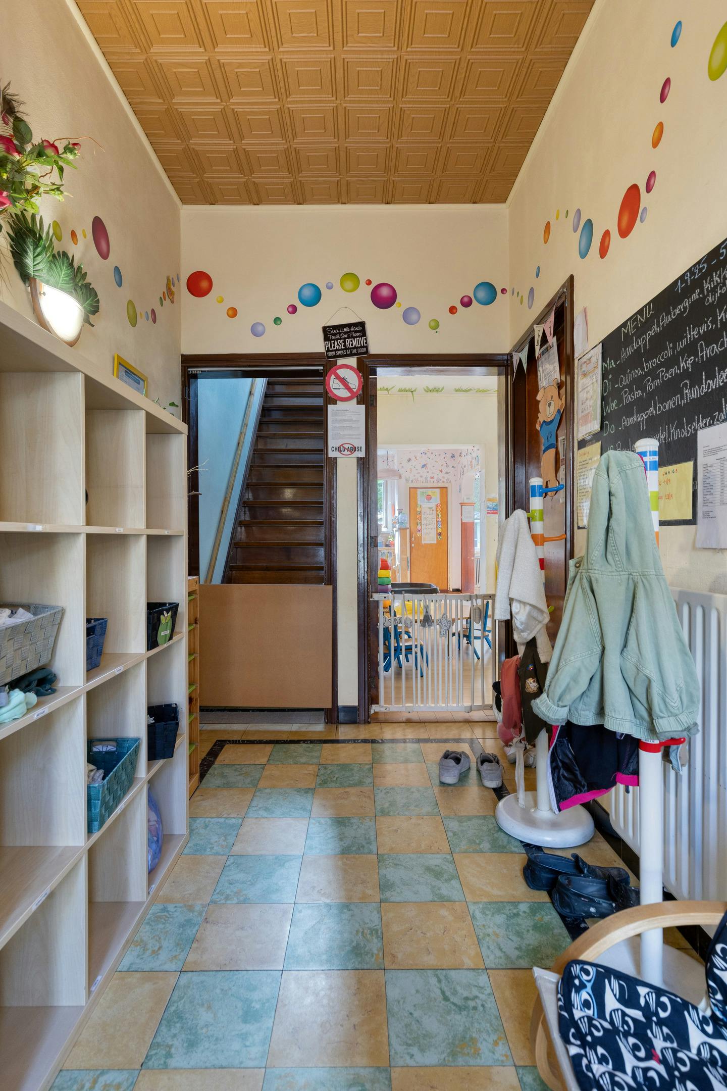 Huis met veel potentieel te koop in Merksem foto 2