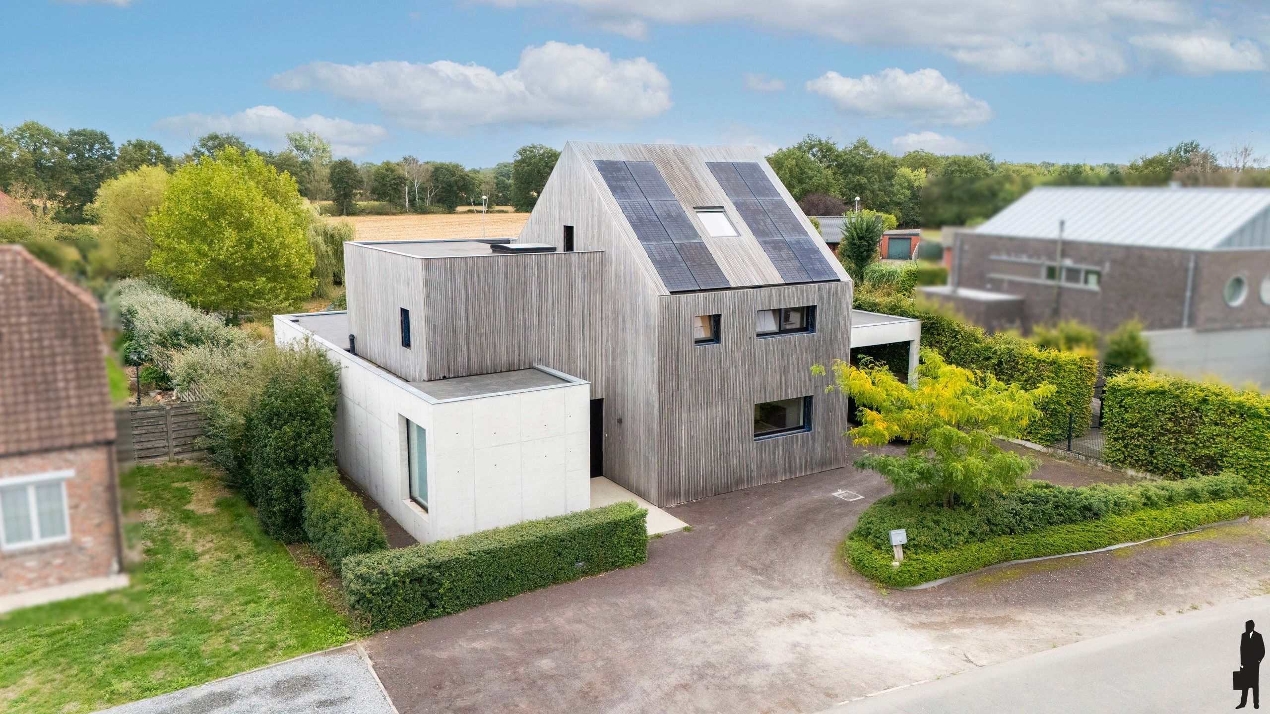 Uitzonderlijk gelegen architectenvilla op grond van 2.001m² foto 2