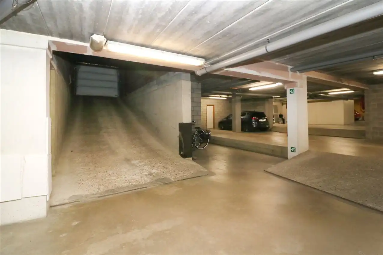 Gelijkvloers wonen met tuintje en autostaanplaats in centrum foto 41