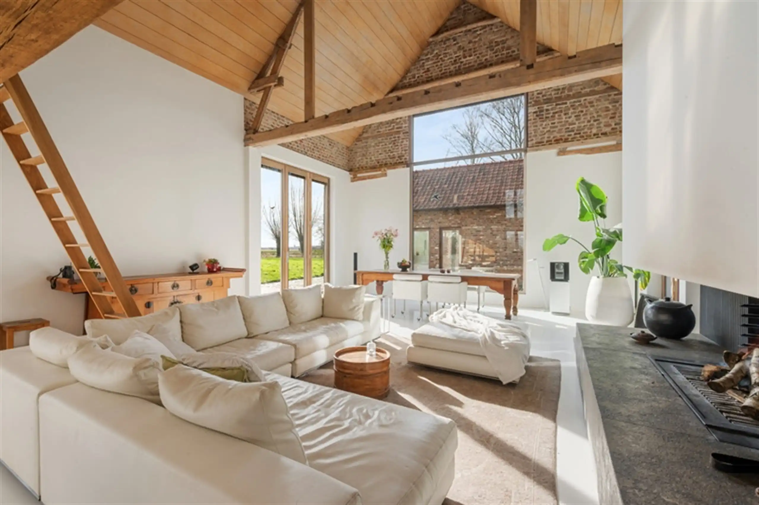 Opmerkelijk, gerestaureerde u- vormige hoeve  op 8.067 m² foto 13