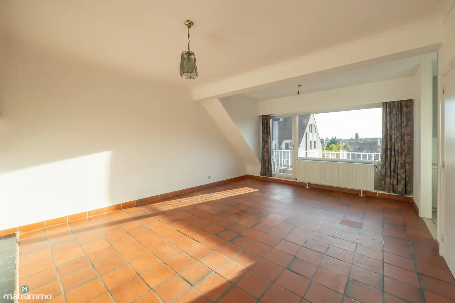 VERZORGD APPARTEMENT MET 2 SLAAPKAMERS, TERRAS EN AUTOSTAANPLAATS NABIJ HET CENTRUM VAN BILZEN foto 4