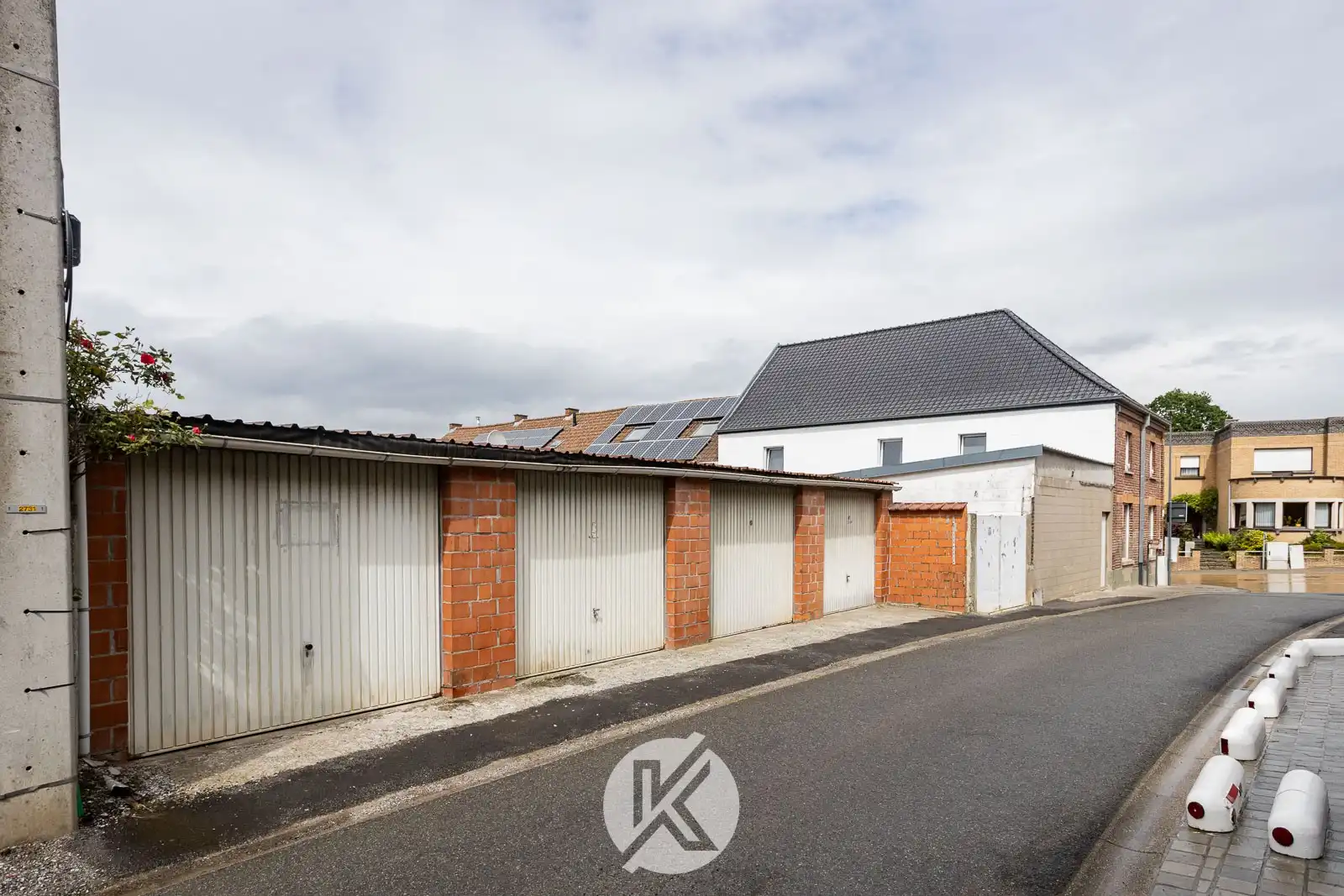 Charmante woning met ruime garage foto 11