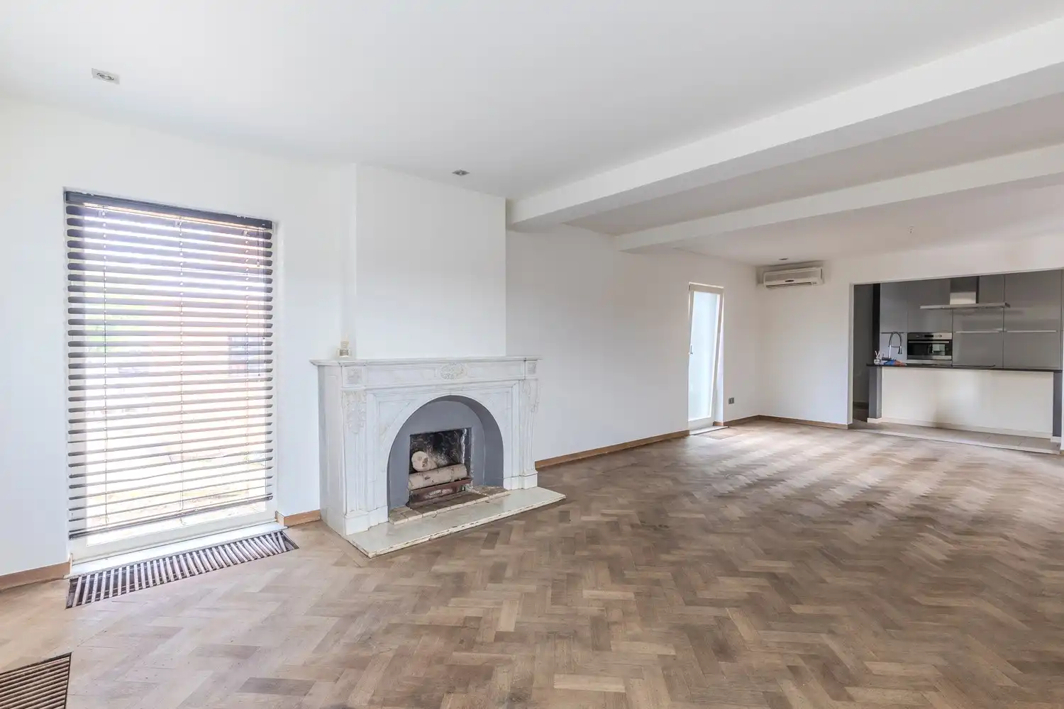 Instapklare woning op een perceel van ruim 8 are met gezellige tuin op een strategische ligging nabij alle voorzieningen foto 6
