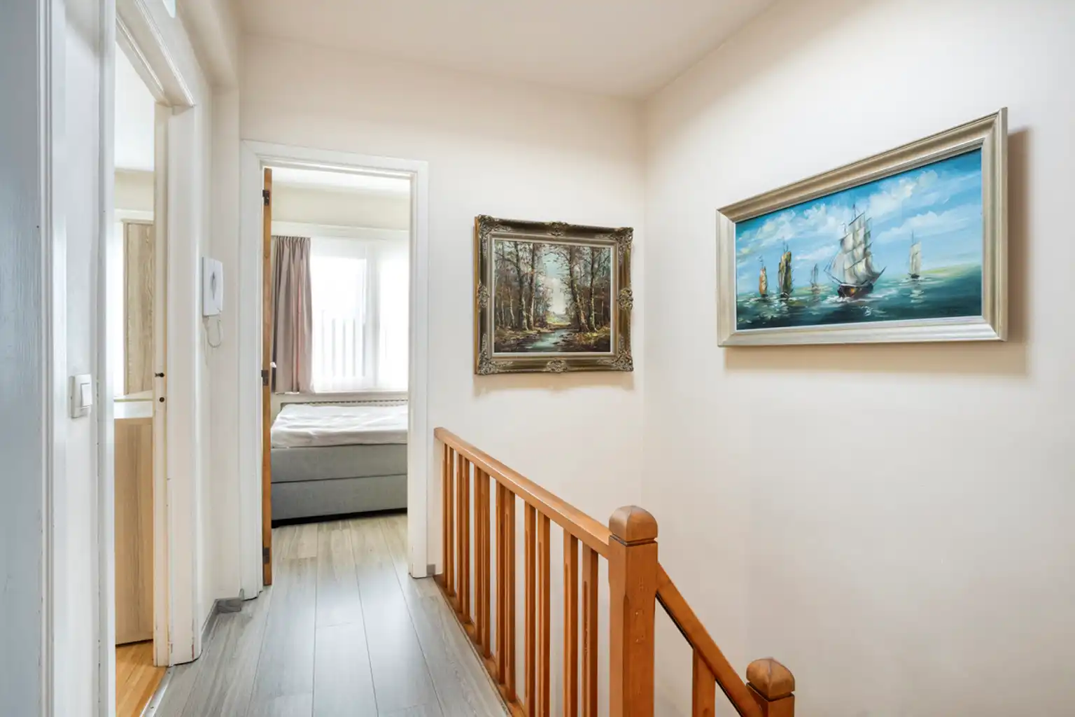 Gerenoveerde bel-étage woning met garage foto 21