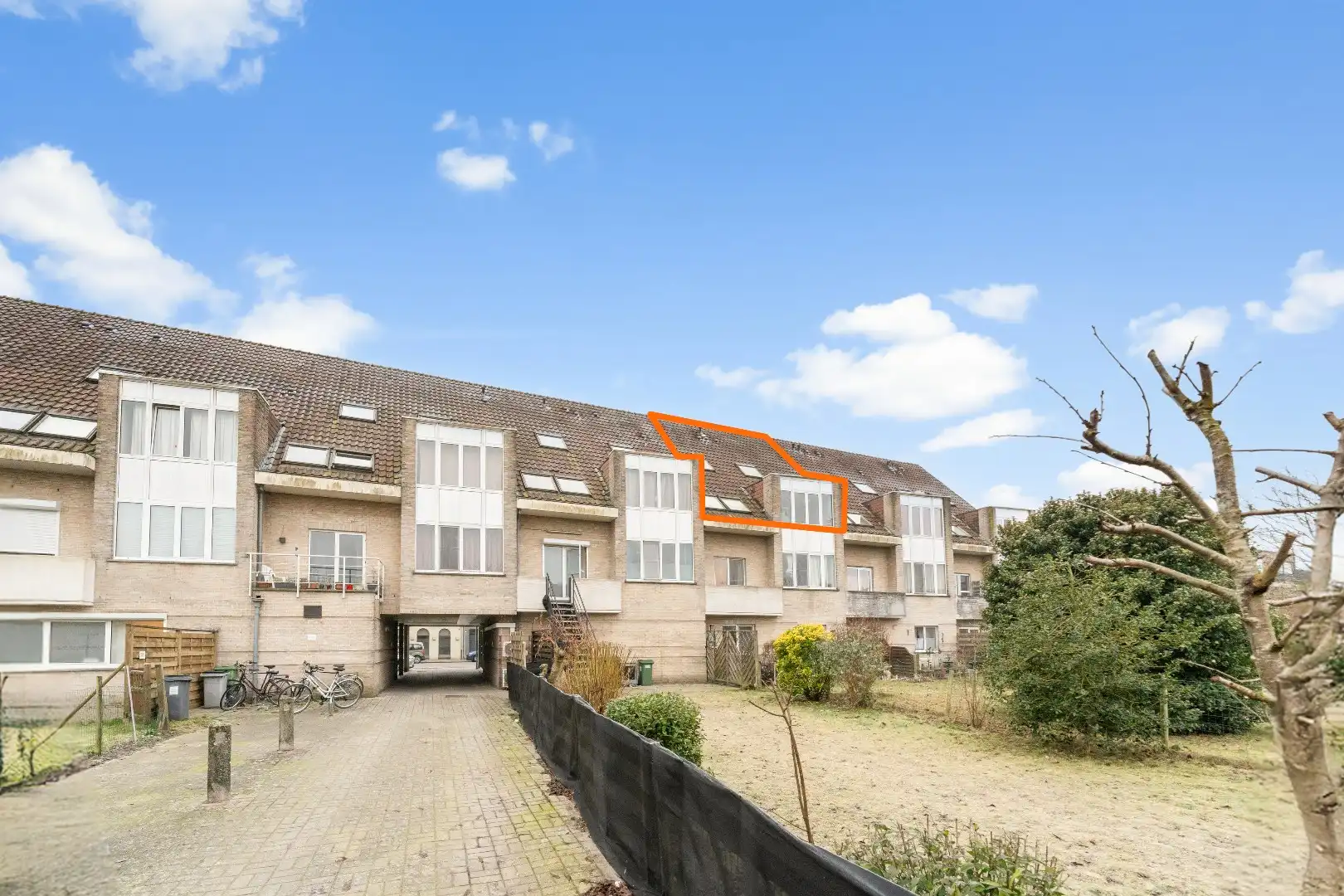 Ruim duplex appartement met 3 slaapkamers en garage te Lokeren foto 2