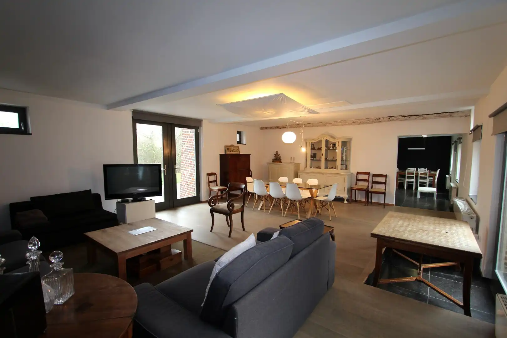 RUIME WONING VAN 390 m² MET GROTE TUIN EN ZWEMBAD foto 5