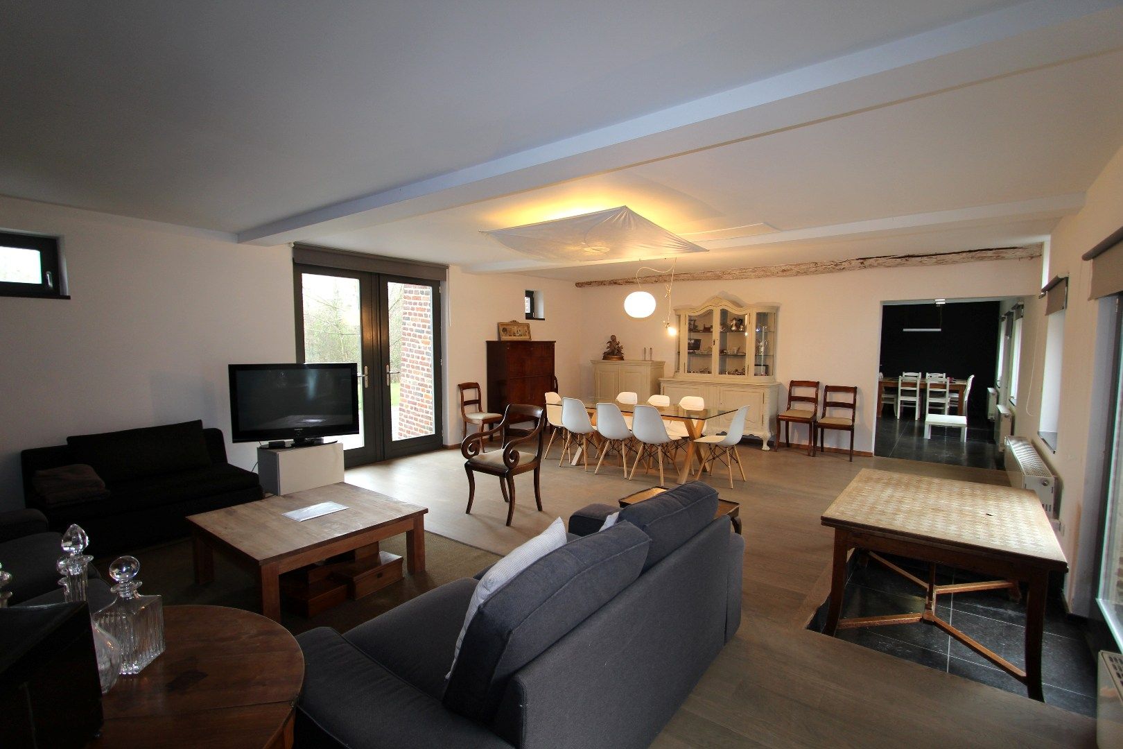 RUIME WONING VAN 390 m² MET GROTE TUIN EN ZWEMBAD foto 5