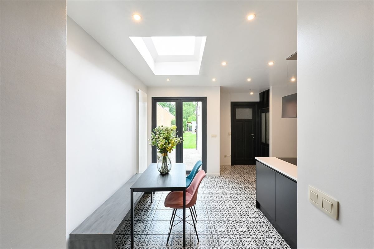 Gerenoveerde woning met leuke authentieke elementen foto 3