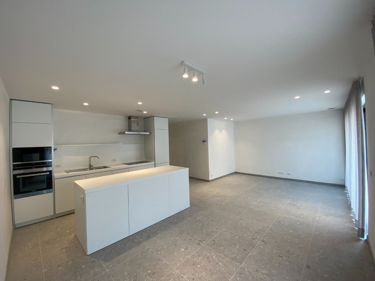 Nieuw luxe appartement centrum Roeselare te huur foto 12