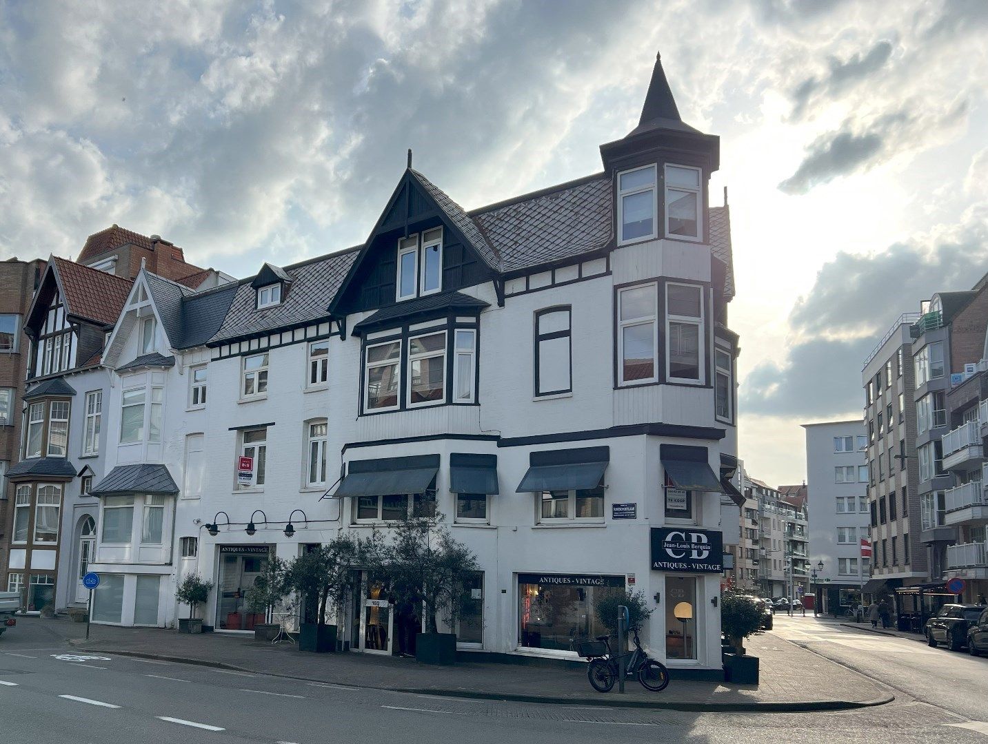 Commercieel hoekpand met 2 afzonderlijke woonunits op een toplocatie in het centrum van Knokke foto 3