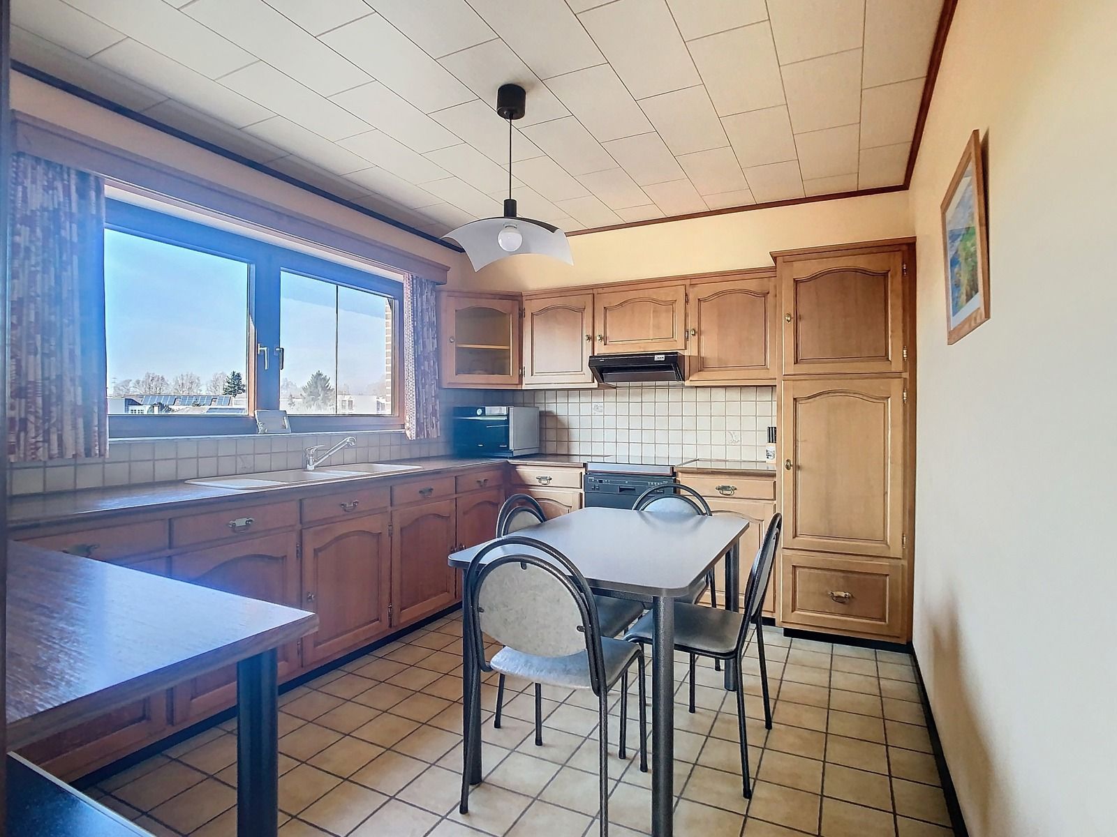Ruime Woning met 3 SLPK, tuin, opslagruimte én magazijn! foto 5