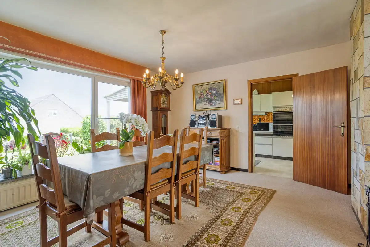 Te verfraaien woning - ruime tuin en garage foto 6