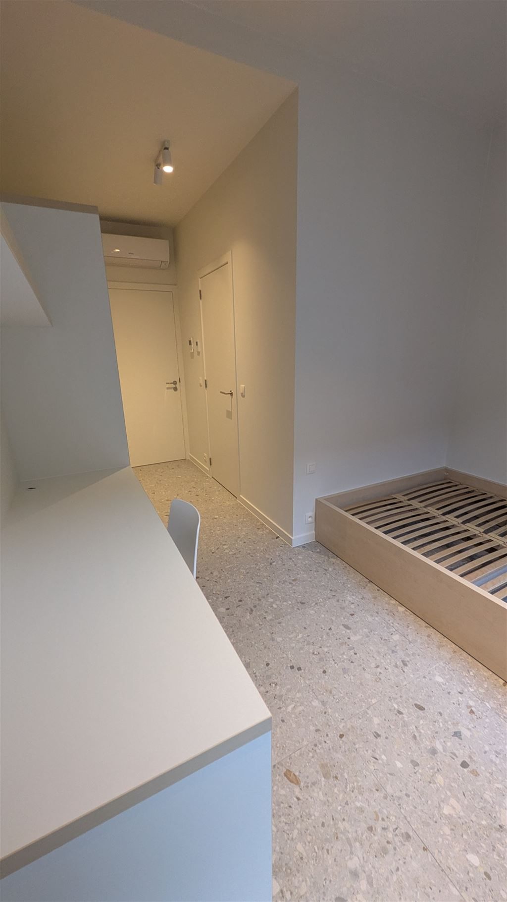 Prachtige hoogwaardige nieuwbouw studentenkamer in hartje Leuven. foto 3