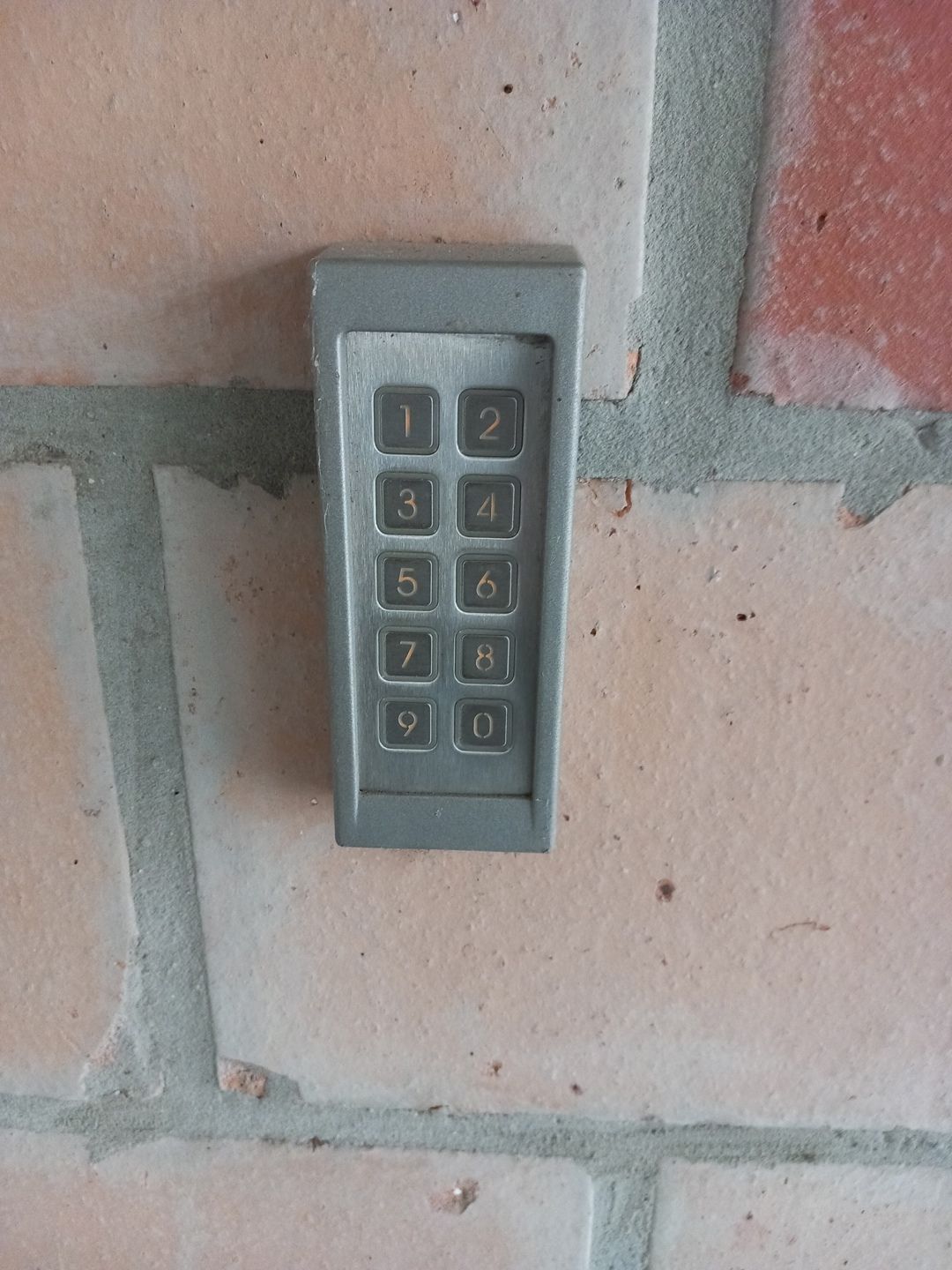 VLIERZELE - Opslagruimte vlakbij de invalsweg. foto 5